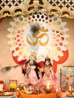 Preety Kongana Instagram - “কহৰে উদ্ধৱ, কহ প্রাণেৰ বান্ধৱ 
হে প্রাণ কৃষ্ণ কবে আৱে।
পুছয়ে গােপী প্রেম আকুল ভাৱে
এ নাহি চেতন গাৱে।।”

যোৱাকালি শ্ৰীকৃষ্ণৰ জন্মাষ্টমী উপলক্ষে ঘৰতেই এভাগ পূজাৰ আয়োজন কৰি প্ৰভুৰ শ্ৰীচৰণত সকলোৰে মঙ্গলাৰ্থে সেৱা জনাওঁ।

লগতে, মাৰ সৈতে ঘৰৰ সমীপত থকা নামঘৰত সেৱা লওঁ। প্ৰভুৱে সকলোৰে মঙ্গল কৰক তাকে কামনা কৰিছোঁ।🙏🧿🙏
