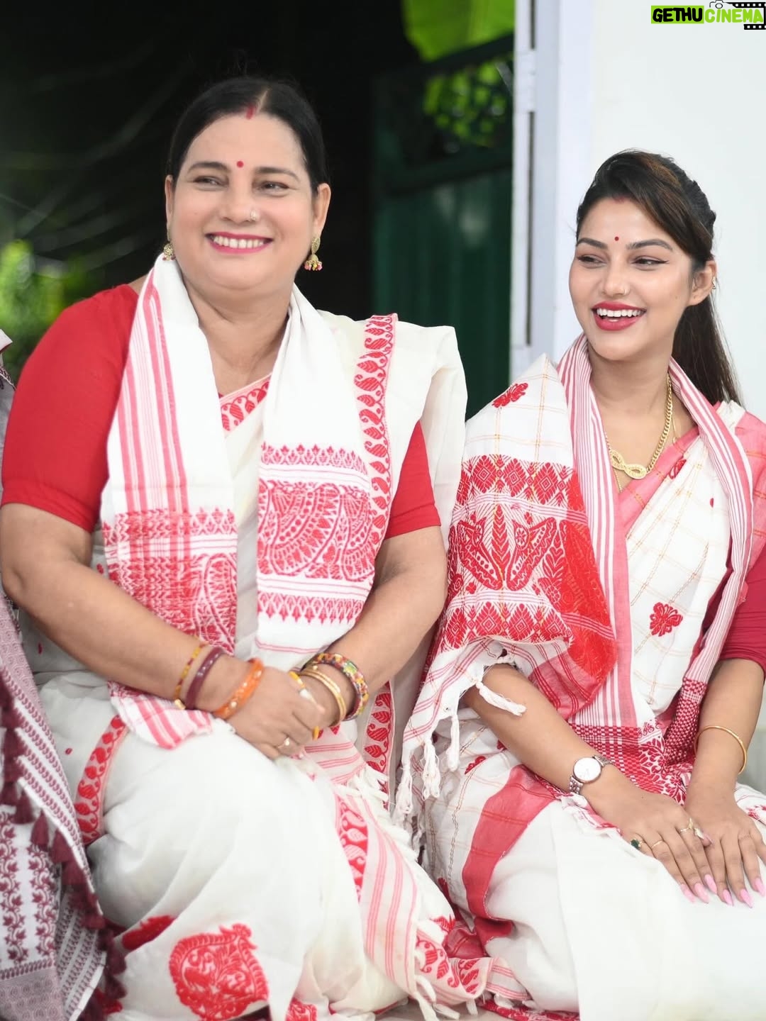 Preety Kongana - 51.9K Likes - “কহৰে উদ্ধৱ, কহ প্রাণেৰ বান্ধৱ 
হে প্রাণ কৃষ্ণ কবে আৱে।
পুছয়ে গােপী প্রেম আকুল ভাৱে
এ নাহি চেতন গাৱে।।”

যোৱাকালি শ্ৰীকৃষ্ণৰ জন্মাষ্টমী উপলক্ষে ঘৰতেই এভাগ পূজাৰ আয়োজন কৰি প্ৰভুৰ শ্ৰীচৰণত সকলোৰে মঙ্গলাৰ্থে সেৱা জনাওঁ।

লগতে, মাৰ সৈতে ঘৰৰ সমীপত থকা নামঘৰত সেৱা লওঁ। প্ৰভুৱে সকলোৰে মঙ্গল কৰক তাকে কামনা কৰিছোঁ।🙏🧿🙏