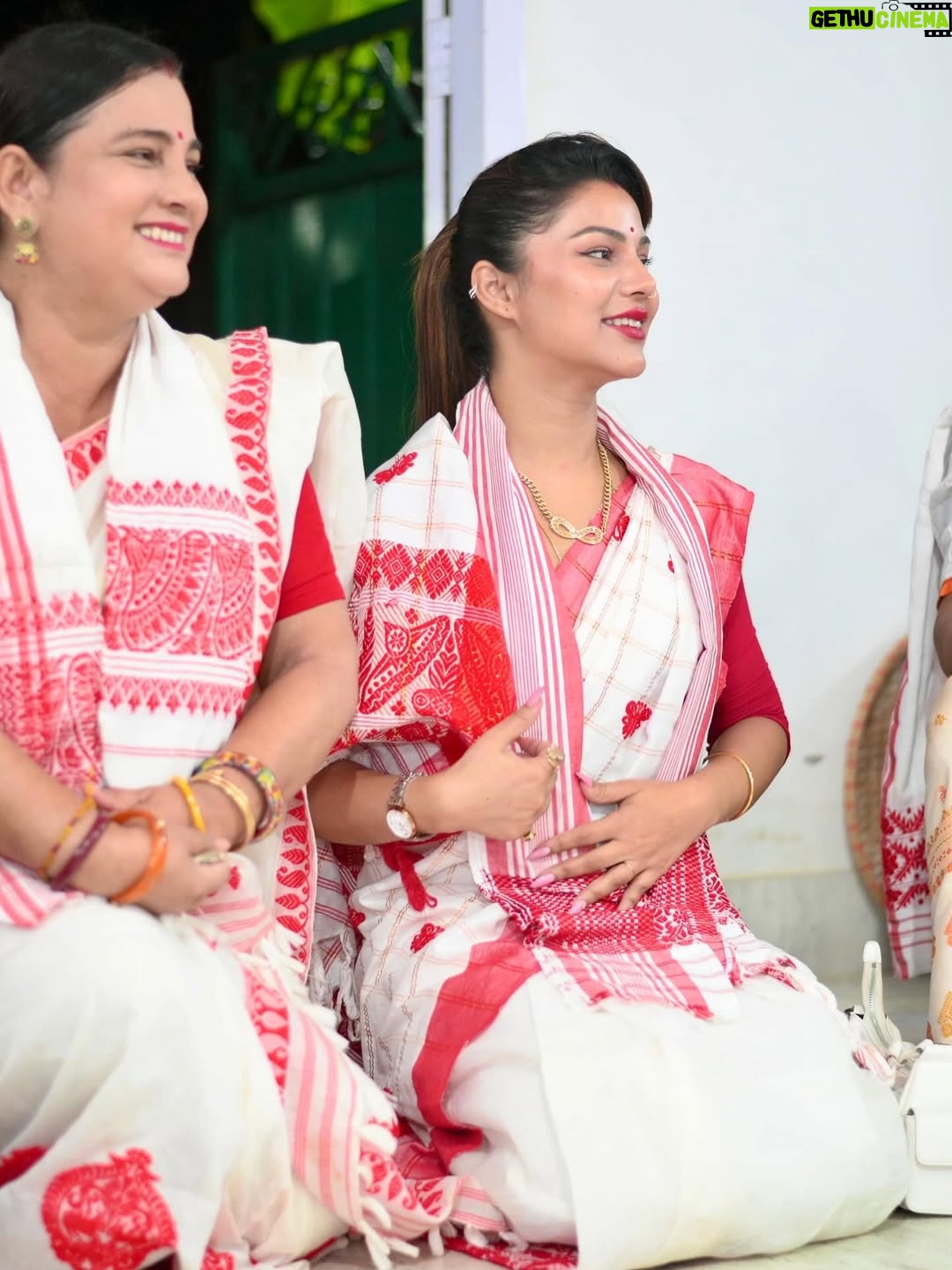 Preety Kongana - 51.9K Likes - “কহৰে উদ্ধৱ, কহ প্রাণেৰ বান্ধৱ 
হে প্রাণ কৃষ্ণ কবে আৱে।
পুছয়ে গােপী প্রেম আকুল ভাৱে
এ নাহি চেতন গাৱে।।”

যোৱাকালি শ্ৰীকৃষ্ণৰ জন্মাষ্টমী উপলক্ষে ঘৰতেই এভাগ পূজাৰ আয়োজন কৰি প্ৰভুৰ শ্ৰীচৰণত সকলোৰে মঙ্গলাৰ্থে সেৱা জনাওঁ।

লগতে, মাৰ সৈতে ঘৰৰ সমীপত থকা নামঘৰত সেৱা লওঁ। প্ৰভুৱে সকলোৰে মঙ্গল কৰক তাকে কামনা কৰিছোঁ।🙏🧿🙏