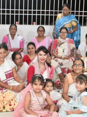Preety Kongana Instagram - “কহৰে উদ্ধৱ, কহ প্রাণেৰ বান্ধৱ 
হে প্রাণ কৃষ্ণ কবে আৱে।
পুছয়ে গােপী প্রেম আকুল ভাৱে
এ নাহি চেতন গাৱে।।”

যোৱাকালি শ্ৰীকৃষ্ণৰ জন্মাষ্টমী উপলক্ষে ঘৰতেই এভাগ পূজাৰ আয়োজন কৰি প্ৰভুৰ শ্ৰীচৰণত সকলোৰে মঙ্গলাৰ্থে সেৱা জনাওঁ।

লগতে, মাৰ সৈতে ঘৰৰ সমীপত থকা নামঘৰত সেৱা লওঁ। প্ৰভুৱে সকলোৰে মঙ্গল কৰক তাকে কামনা কৰিছোঁ।🙏🧿🙏
