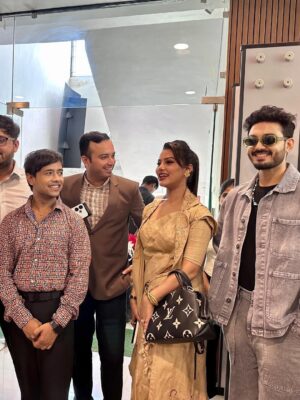 Preety Kongana Instagram - আজি “ককা দেউতা নাতি আৰু হাতী -২ “ প’স্টাৰ  শুভমুক্তিৰ সময়ত 🙏🧿🙏