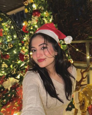 Preksha Makhija Instagram - Santa baby💕🌲✨
.
.
.
.
.
.
.
#santa #christmas #christmastime #christmasdecor #santababy #christmasnails #fyp #aesthetic #explore