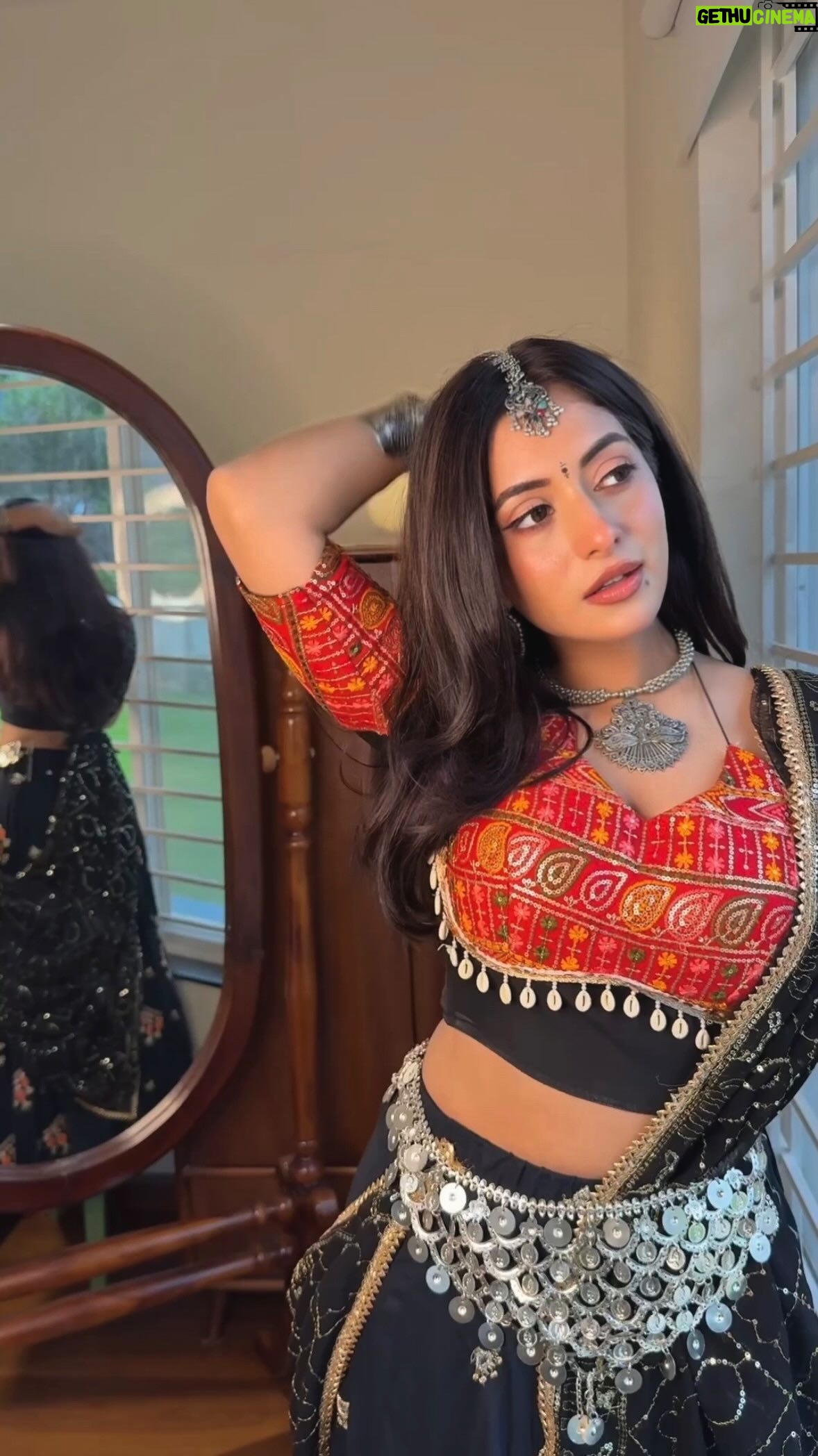 Preksha Makhija - 29.5K Likes - fav time of the year💃🪔✨
.
.
.
.
.
.
.
(Navratri, grwm, navratri inspo, garba outfits, garba night) #navratrichaniyacholi #garbanight #garba #garbadress #grwm #navratriinspiration