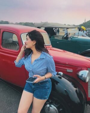 Preksha Makhija Instagram - spent the day around vintage cars and i swear they were flirting first 👀😭🤌🏻
.
.
.
#vintagecars #cars #carexpo #caraesthetics #classicbeauty
(vintage car expo , classic cars, retro vehicles, car show aesthetic, Pinterest cars)
