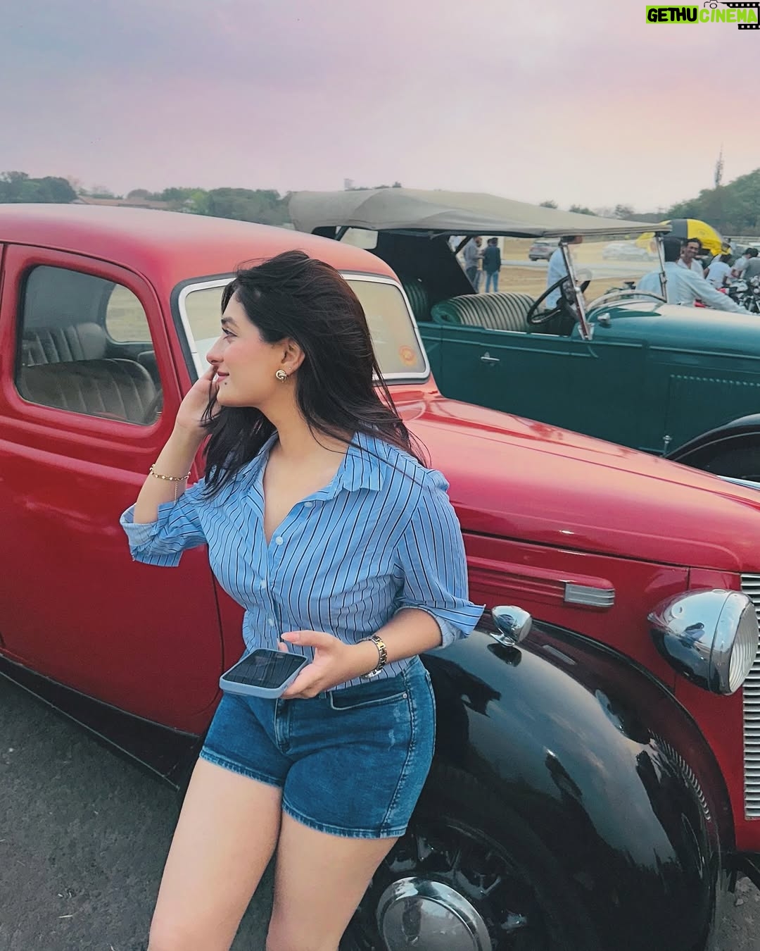 Preksha Makhija - 61.2K Likes - spent the day around vintage cars and i swear they were flirting first 👀😭🤌🏻
.
.
.
#vintagecars #cars #carexpo #caraesthetics #classicbeauty 
(vintage car expo , classic cars, retro vehicles, car show aesthetic, Pinterest cars)