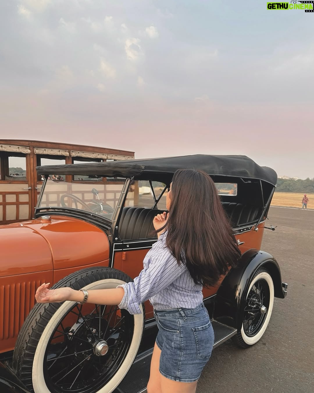 Preksha Makhija - 61.2K Likes - spent the day around vintage cars and i swear they were flirting first 👀😭🤌🏻
.
.
.
#vintagecars #cars #carexpo #caraesthetics #classicbeauty 
(vintage car expo , classic cars, retro vehicles, car show aesthetic, Pinterest cars)