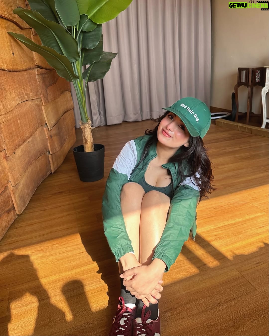 Preksha Makhija - 8.4K Likes - I’m that song you skipped and found out later it was fire🔫
.
Comment for outfit deets🫶🏻
.
.
.
.
.
.
#green #cyclingfit #gymlook #cap #instagram #explore #fyp #aesthetics