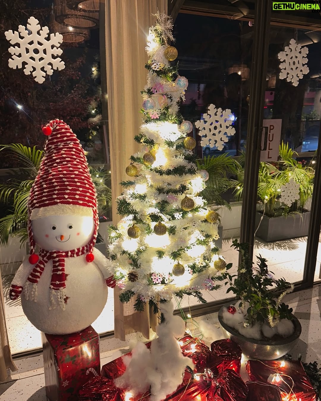 Preksha Makhija - 20.4K Likes - Santa baby💕🌲✨
.
.
.
.
.
.
.
#santa #christmas #christmastime #christmasdecor #santababy #christmasnails #fyp #ａｅｓｔｈｅｔｉｃ #explore