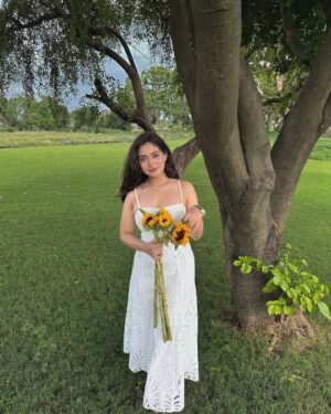 Preksha Makhija Instagram - preksha in wonderland 🐇🤍🌳
.
.
.
.
.
.
#fairycoreaesthetic #whitedress #forest #fairycore #princesscore #aesthetic