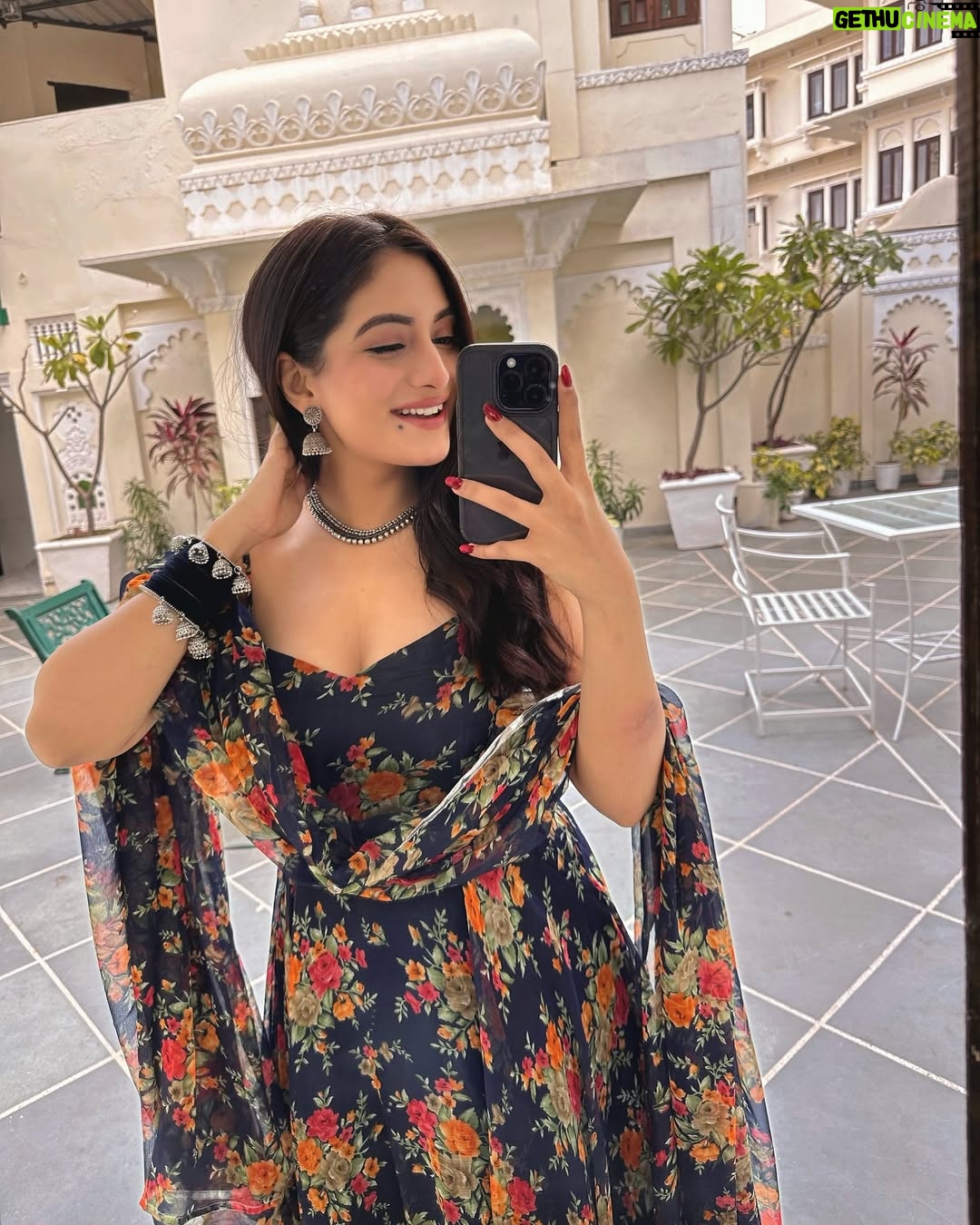 Preksha Makhija - 34.9K Likes - jhumka bareilly wala👀✨🤌🏻
.
comment for outfit deets💌
.
.
.
#jhumka #suit #ethnic #traditional #ethnicwears #explore #fypage