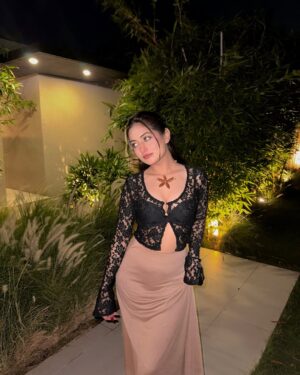 Preksha Makhija Instagram - maza nahi aa rha 2025 laga do🙂
.
.
comment/dm for outfit links
.
.
.
.
.
.
.
.
#aesthetic #islandlife #outfitinspo #ootd #posesforpictures #instamood #fyp #explore #blackoutfit