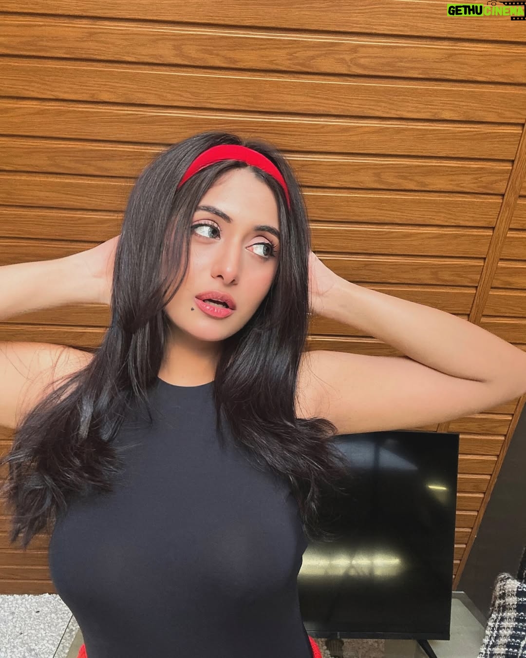 Preksha Makhija - 11.3K Likes - last pic is my default mood😮‍💨
.
.
.
.
.
.
.
.
#ootd #ａｅｓｔｈｅｔｉｃ #pinterest #headband #cutefits #fyp #outfitinspo