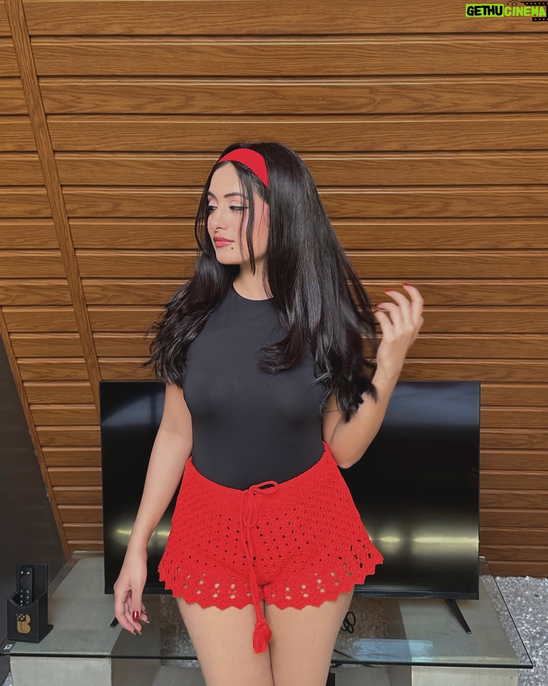 Preksha Makhija - 11.3K Likes - last pic is my default mood😮‍💨
.
.
.
.
.
.
.
.
#ootd #ａｅｓｔｈｅｔｉｃ #pinterest #headband #cutefits #fyp #outfitinspo