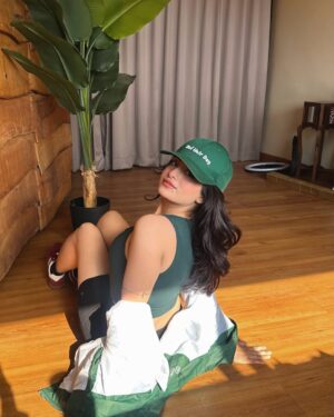 Preksha Makhija Instagram - I’m that song you skipped and found out later it was fire🔫
.
Comment for outfit deets🫶🏻
.
.
.
.
.
.
#green #cyclingfit #gymlook #cap #instagram #explore #fyp #aesthetics