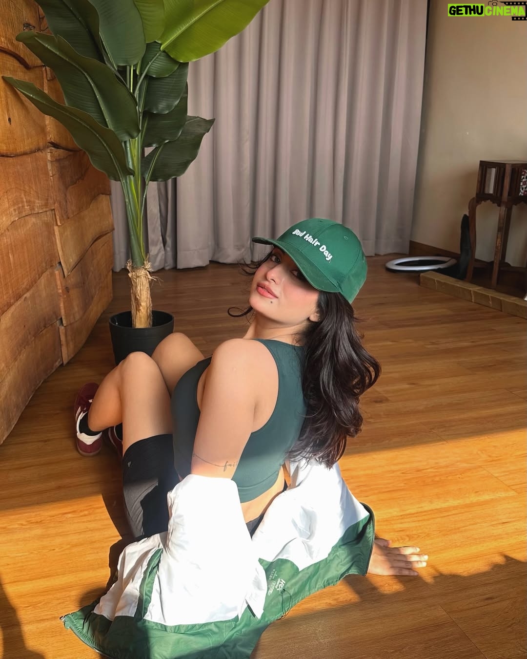 Preksha Makhija - 8.4K Likes - I’m that song you skipped and found out later it was fire🔫
.
Comment for outfit deets🫶🏻
.
.
.
.
.
.
#green #cyclingfit #gymlook #cap #instagram #explore #fyp #aesthetics