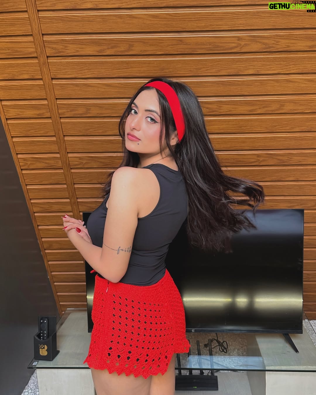 Preksha Makhija - 11.3K Likes - last pic is my default mood😮‍💨
.
.
.
.
.
.
.
.
#ootd #ａｅｓｔｈｅｔｉｃ #pinterest #headband #cutefits #fyp #outfitinspo