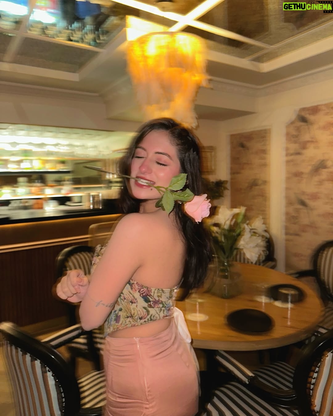 Preksha Makhija - 10.4K Likes - shantipriya in 2025🙃✨
.
.
.
.
.
#instagram #explore #fyp #ａｅｓｔｈｅｔｉｃｓ #aesthetic #vintage