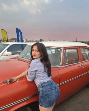 Preksha Makhija Instagram - spent the day around vintage cars and i swear they were flirting first 👀😭🤌🏻
.
.
.
#vintagecars #cars #carexpo #caraesthetics #classicbeauty
(vintage car expo , classic cars, retro vehicles, car show aesthetic, Pinterest cars)