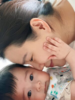 Priscilla Wong Instagram - 回看，
原來已經擁有了全世界🌈
生日，
快樂，
我，蕭媽媽😊