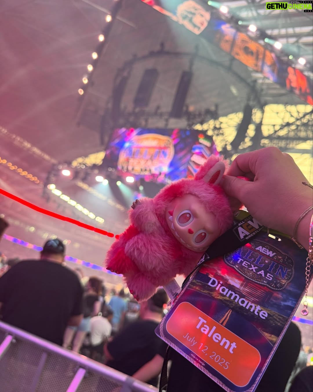 Priscilla Zuniga - 2K Likes - ALL IN 

Dallas, TX 📍 

What a time 🤠