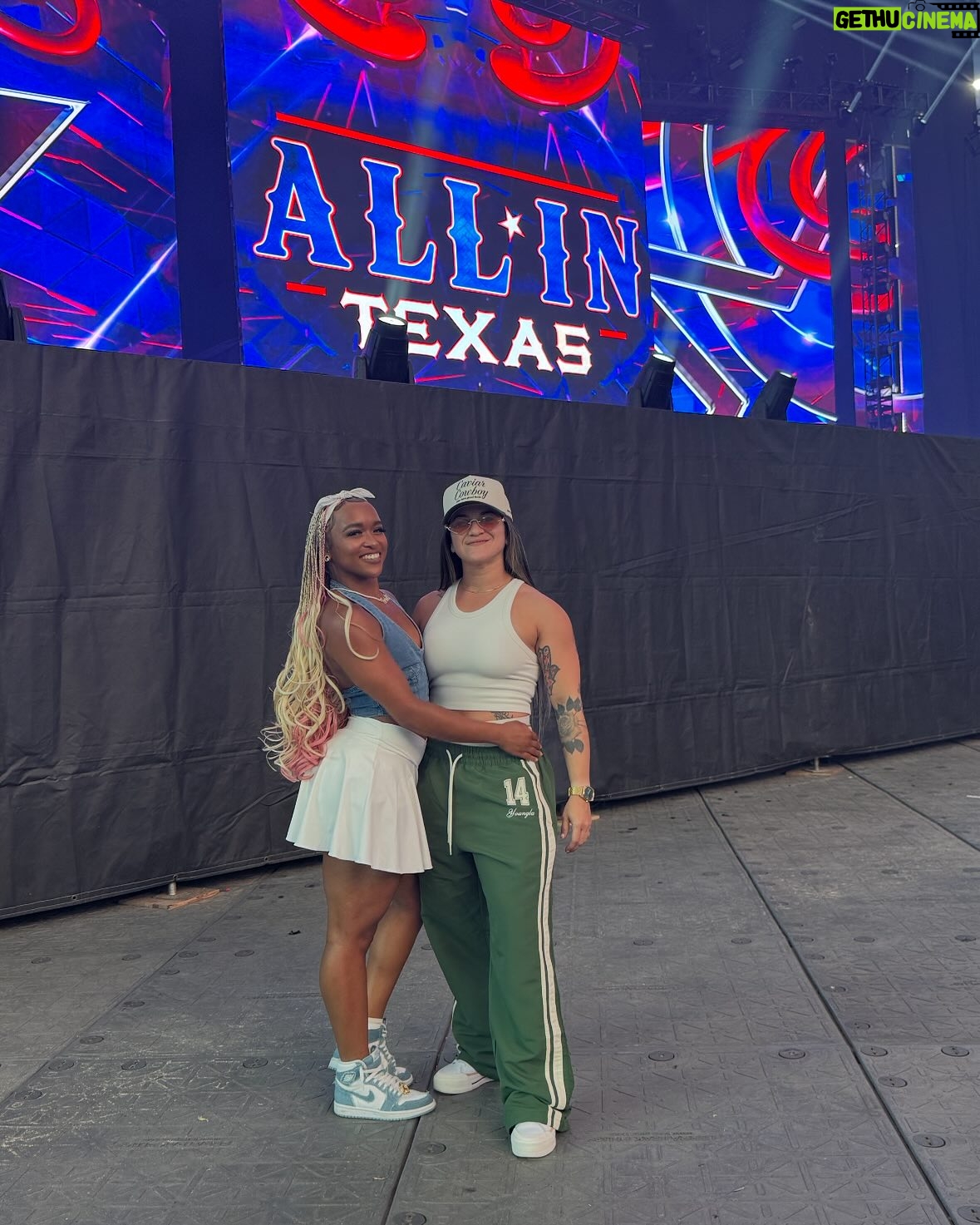 Priscilla Zuniga - 2K Likes - ALL IN 

Dallas, TX 📍 

What a time 🤠