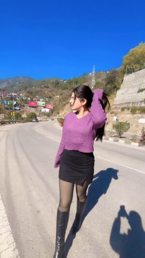 Prity Thista Instagram - Husn Rani😌 
.
.
.
.
.
.
.
.#pritythista #reels #trendingreels #instagram #viral #popular #honeysinghsongs #yoyohoneysingh