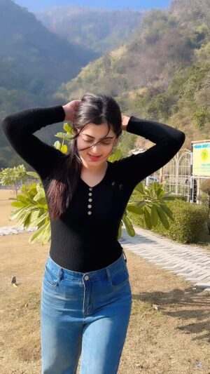 Prity Thista Instagram - Black suit😌 
.
.
.
.
.
.
.
#pritythista #reels #trendingreels #instagram #viral #popular #foryou #trend