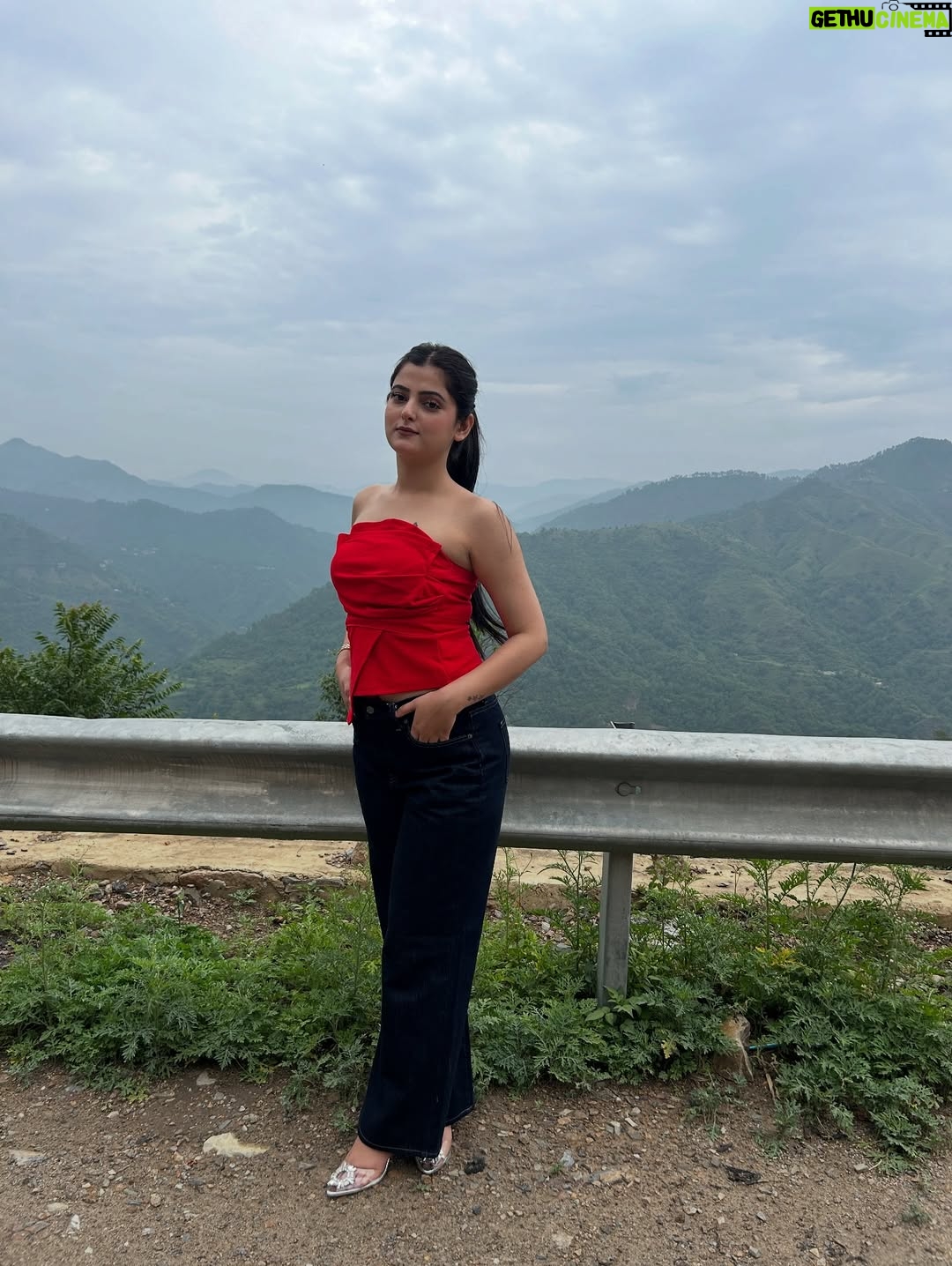 Prity Thista - 6.5K Likes - High on you✨
.
.
.
.
.
.
.
.
.
.
.
.
#pritythista #réel #instagram #insta #instamood #instapic #instaphoto #viral #cute #shimla #solan #nature #picture #pictureoftheday #photos #ootd