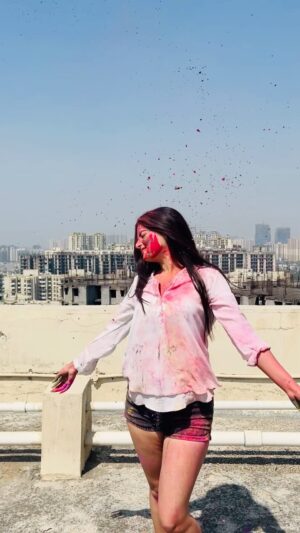 Prity Thista Instagram - Mujhko rang de🫠 
.
.
.
.
.
.
.
.
#pritythista #happyholi #trending #reel