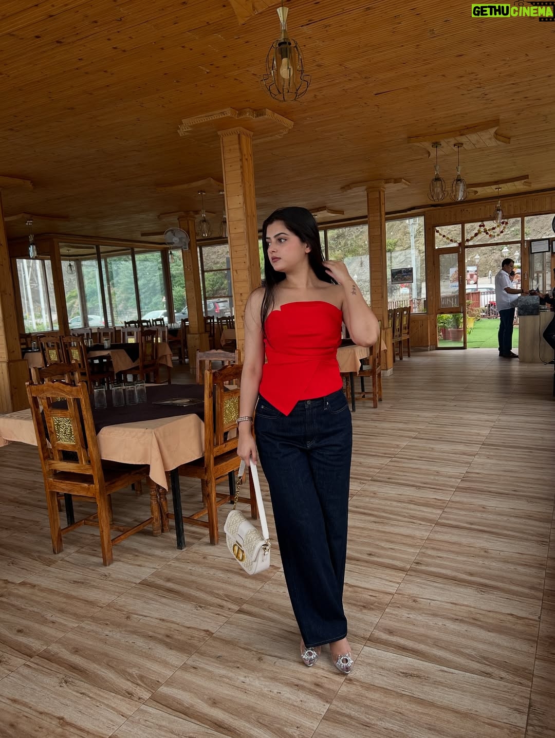 Prity Thista - 6.5K Likes - High on you✨
.
.
.
.
.
.
.
.
.
.
.
.
#pritythista #réel #instagram #insta #instamood #instapic #instaphoto #viral #cute #shimla #solan #nature #picture #pictureoftheday #photos #ootd