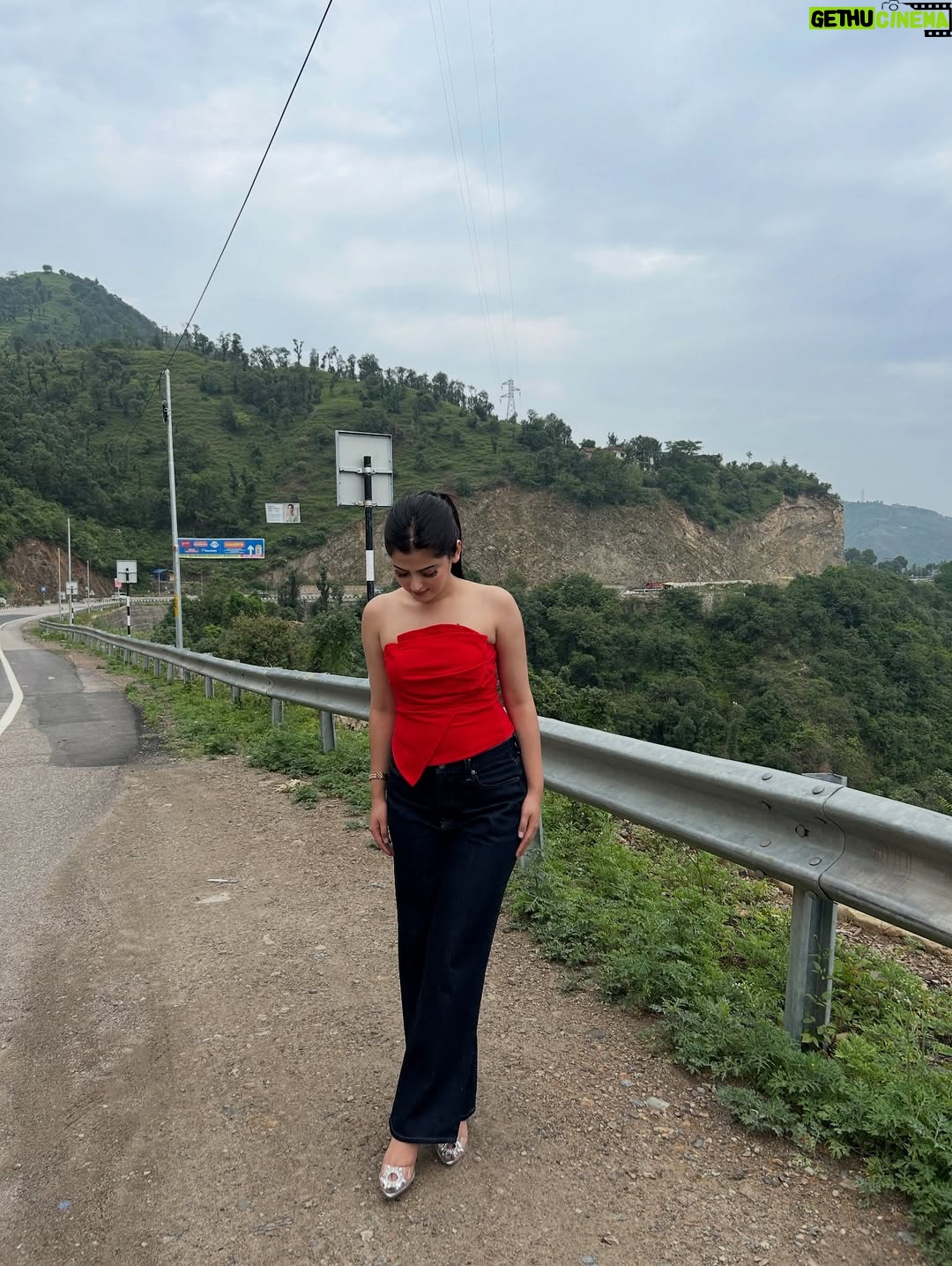 Prity Thista - 6.5K Likes - High on you✨
.
.
.
.
.
.
.
.
.
.
.
.
#pritythista #réel #instagram #insta #instamood #instapic #instaphoto #viral #cute #shimla #solan #nature #picture #pictureoftheday #photos #ootd