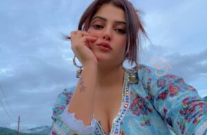 Prity Thista Instagram - Khid khid hnsdi☺️ 
.
.
.
.
.
.
.

.
.
.
.
#pritythista #insta #karanaujla_official #forareason #cute #instafit #instamood #instagram #viral #share #punjabi #trend #trendingsongs #trending #like