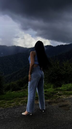 Prity Thista Instagram - Haaye 🫠🧏‍♀️ 
.
.
.
.
.
.
.
.
#pritythista #reels #trendingreels #viral #saiyarasong❤️ #saiyaara #shimla #foryou #popular #trend