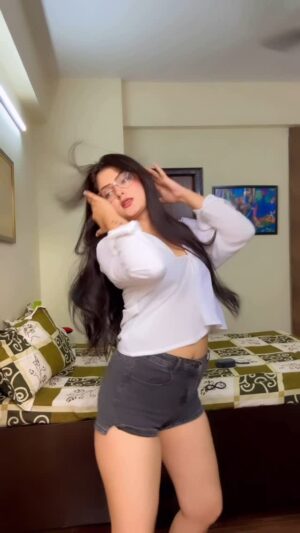 Prity Thista Instagram - Sirra ✨.
.
.
.
.
.
.
.
.
.
.
.
.
.
.
#pritythista #reels #trendingreels #viral #instagram #instagood #popular #foryou #trend #gururandhwa #gururandhawasongs #sirra #newsong #punjabi #dance #cute