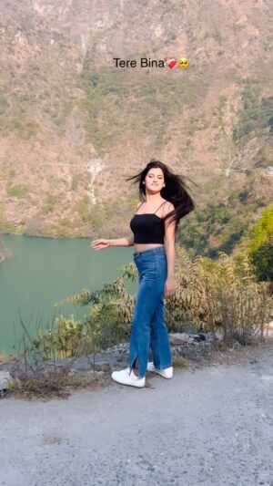 Prity Thista Instagram - Tere Bina🫠 
.
.
.
.
.
.
.
.
.
.
.#pritythista #reels #trendingreels #instagood #instagram #viral #popular #palpal