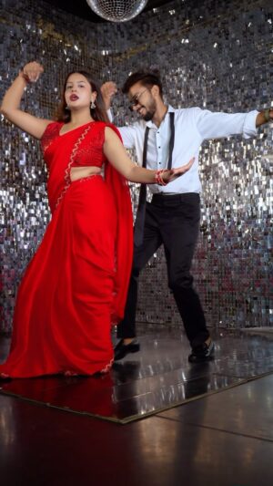 Priya Agarwal Instagram - Chammak Challo 🔥❤️ @shubhi_ag18 🔥
.
#reels #reelsinstagram #chammakchallo #instagram #foryou #couple #coupldance #itemsong #shahrukhkhan #saree #duet #trendingreels #trend #instalike #instagood #dance #dancer #dancereels
