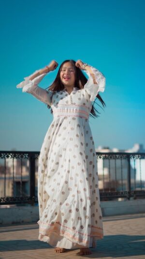 Priya Agarwal Instagram - Mei Teri Joganiyaan 😍🤍
.
.
.
#reels #reelsinstagram #instagram #instagood #gharmorepardesiya🌞💃 #semiclassical #dance #kalank #trend #ethnic #viral #explorepage