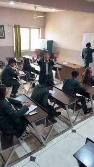 Priya Agarwal Instagram - Meet Me In The Classroom? 🤪👀
.
.
.
.
#reels #reelsinstagram #instagood #instagram #apt #trending #trendingreels #masti #school #schoolfriends #foryou #group #dance #viral #explorepage