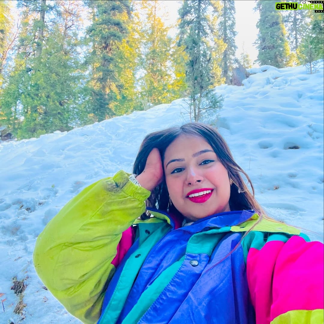 Priya Agarwal - 1K Likes - “Where the earth touches the sky.”🌌 ⛰️

#manali #trip #friends #newpost