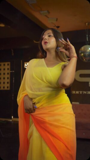 Priya Agarwal Instagram - Always late for the trends 🌶️ 🤗🤭
dc- @_bhakarwadi_
.
.
.
#reels #reelsinstagram #instagram #instagood #namakishqka #dc #trend #trendingreels #look #saree #viral #explore