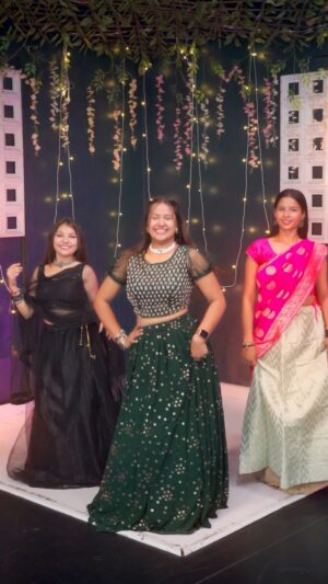 Priya Agarwal Instagram - Always Latey Latey 😂💕
@shrutiagarwal11214 @anamika_chaudhary_1011 ♥️
.
.
.
#reels #reelsinstagram #instagood #instagram #shakyshaky #look #weddinginspo #outfitoftheday #love #girls #viral #explorepage