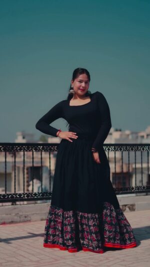 Priya Agarwal Instagram - Julfon Se Baandh Liye Badal ⛅️
dc - me
.
.
.
#reels #reelsinstagram #instagood #instagram #chamcham #trendingreels #dance #bollywood #bollywoodsongs #viral #explorepage✨