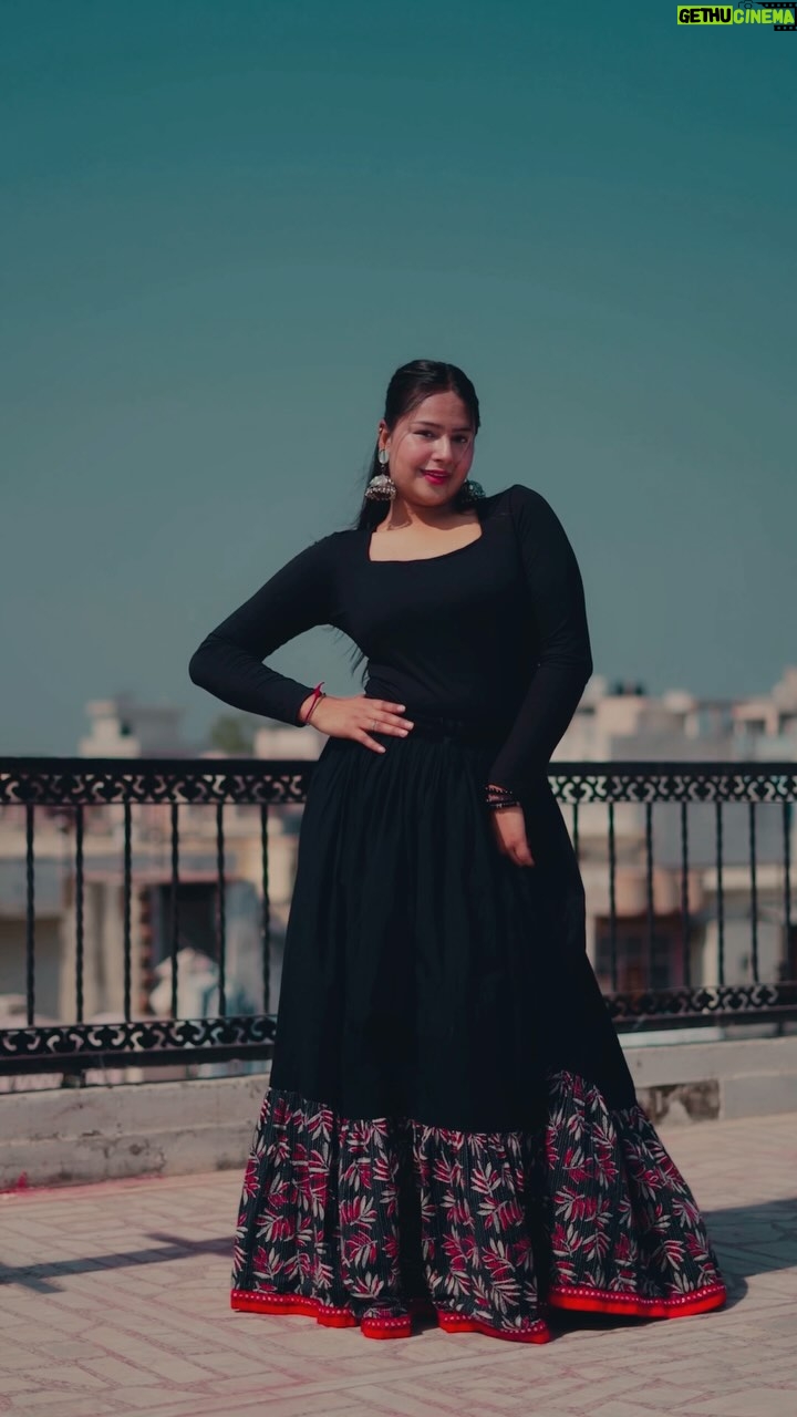 Priya Agarwal - 4.4K Likes - Julfon Se Baandh Liye Badal ⛅️ 
dc - me
.
.
.
#reels #reelsinstagram #instagood #instagram #chamcham #trendingreels #dance #bollywood #bollywoodsongs #viral #explorepage✨