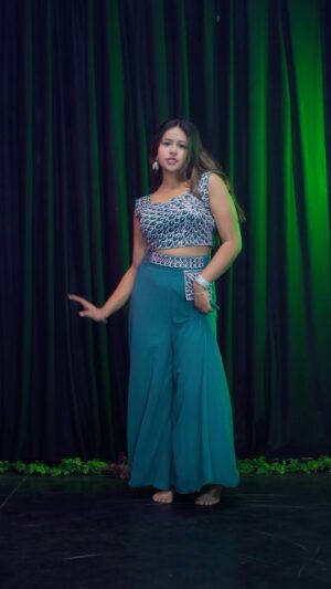 Priya Agarwal Instagram - Badi Mushkil 🫶💚
.
.
.
#reels #reelsinstagram #instagood #instagram #badimuskilbababadimuskil❤️❤️❤️❤️ #trendingreels #look #dance #trend #viral #explorepage