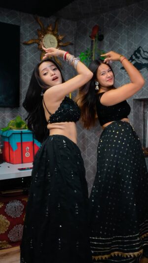 Priya Agarwal Instagram - Me Toh Kamsin Kali Thi 👀 🍂
@snehuuuu_0301 🎀
.
.
.
#reels #reelsinstagram #instagood #instagram #aajanachle #trend #dance #look #gurls #viral #explorepage