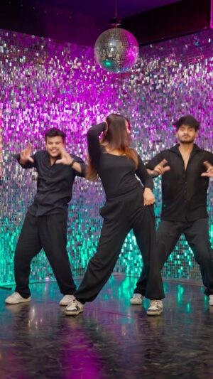 Priya Agarwal Instagram - Ankh Qatal 👀 ✨
@official_rishabh_garg @official_daksh3012 
.
.
dc - @yasshkadamm 
.
#reels #reelsinstagram #instagood #instagram #qatal #gururandhwa #newsong #dance #trend #trendingreels #viral #explorepage