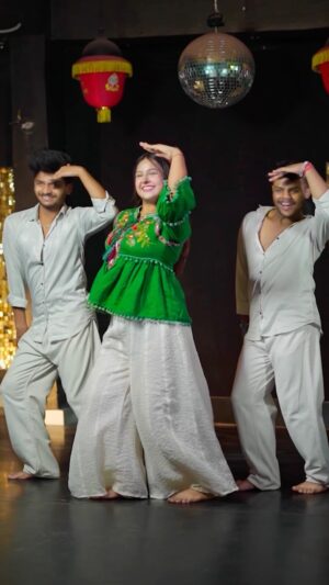 Priya Agarwal Instagram - Oo Re Chore 👀🦢🪞
Choreography- @my_name_is_govind_ 💕
@official_rishabh_garg @official_daksh3012 
.
.
.
#reels #reelsinstagram #instagood #instagram #oorechore #cute #look #ethnic #pyaar #viral #explorepage #dance #trend