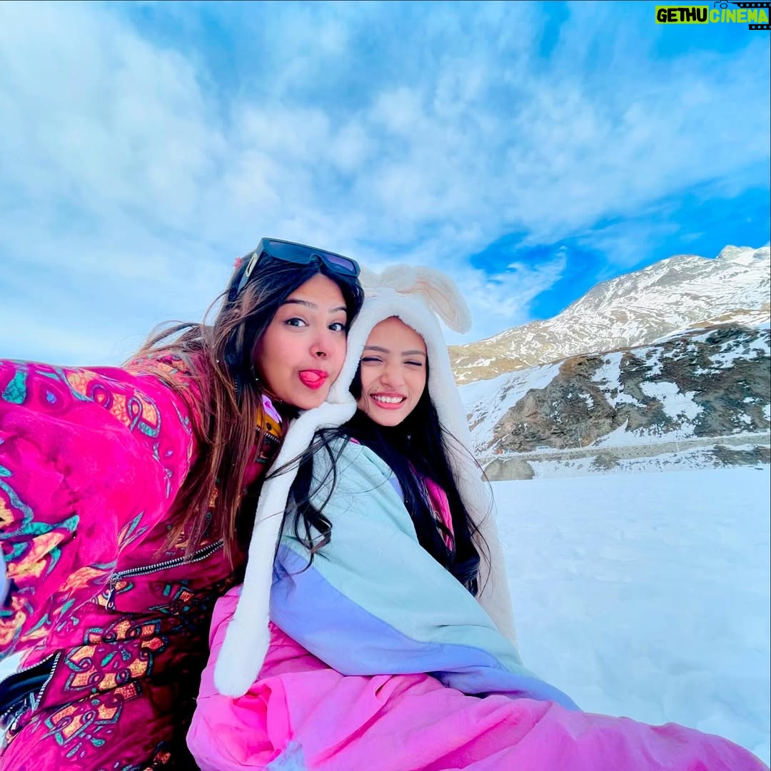 Priya Agarwal - 1K Likes - “Where the earth touches the sky.”🌌 ⛰️

#manali #trip #friends #newpost