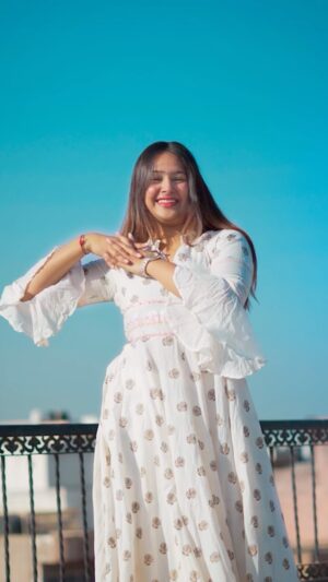 Priya Agarwal Instagram - Manwa Laage 🤍💕
.
.
dc- @shubhi_ag18 
.
#reels #reelsinstagram #instagram #instagood #manwalaage #trendingreels #trend #look #ethnic #viral #explorepage