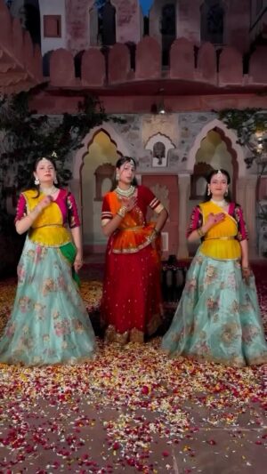 Priya Agarwal Instagram - Radha Toh Man Ki Rani Hai 👑❤️
dc- @the__movers 
.
.
.
.
#reels #reelsinstagram #insta #instagood #radhakaisenajale #radharani #kanha #janmastami #janmashtamispecial #dance #dancereels #viral #explore
